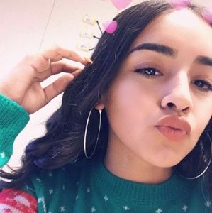 Meet your Posher, Alexia